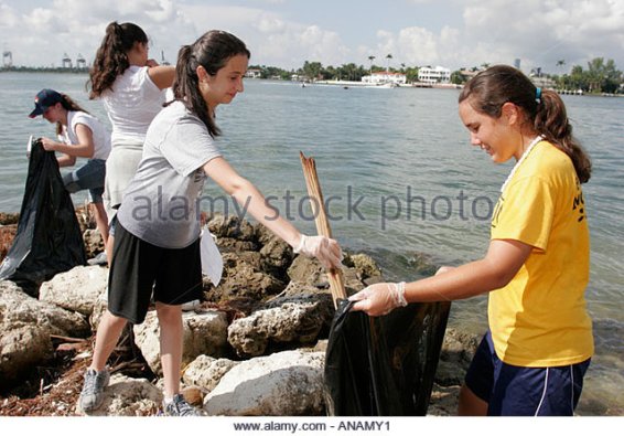 miami-beach-florida-biscayne-bay-monument-island-coastal-cleanup-day-anamy1